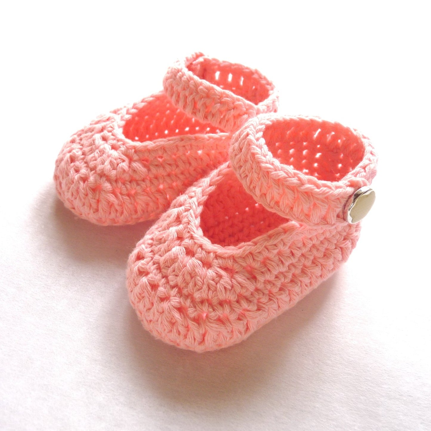 crochet baby shoes for little girls, light pink