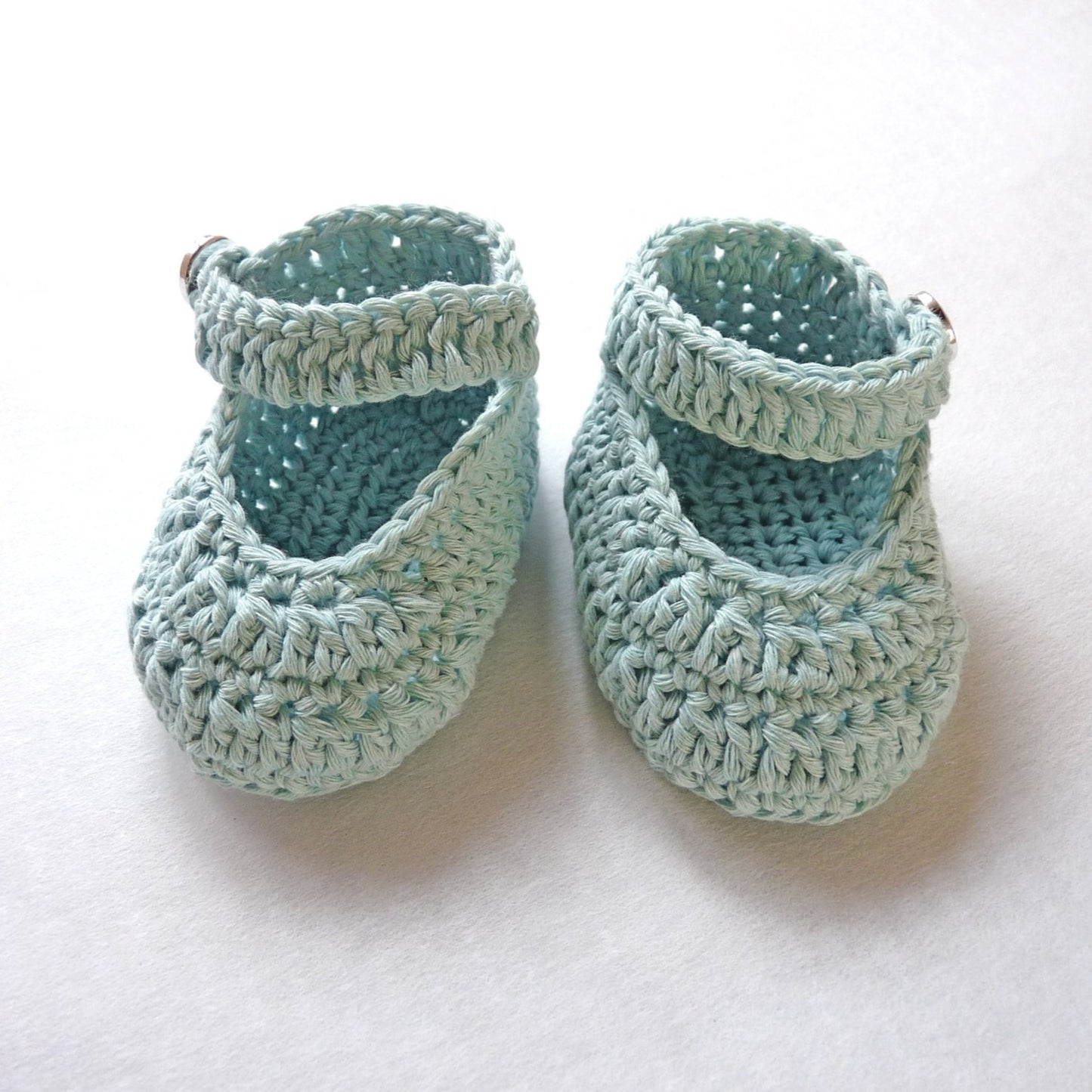 Crochet baby shoes for 0 to 6 months old babies, mint blue