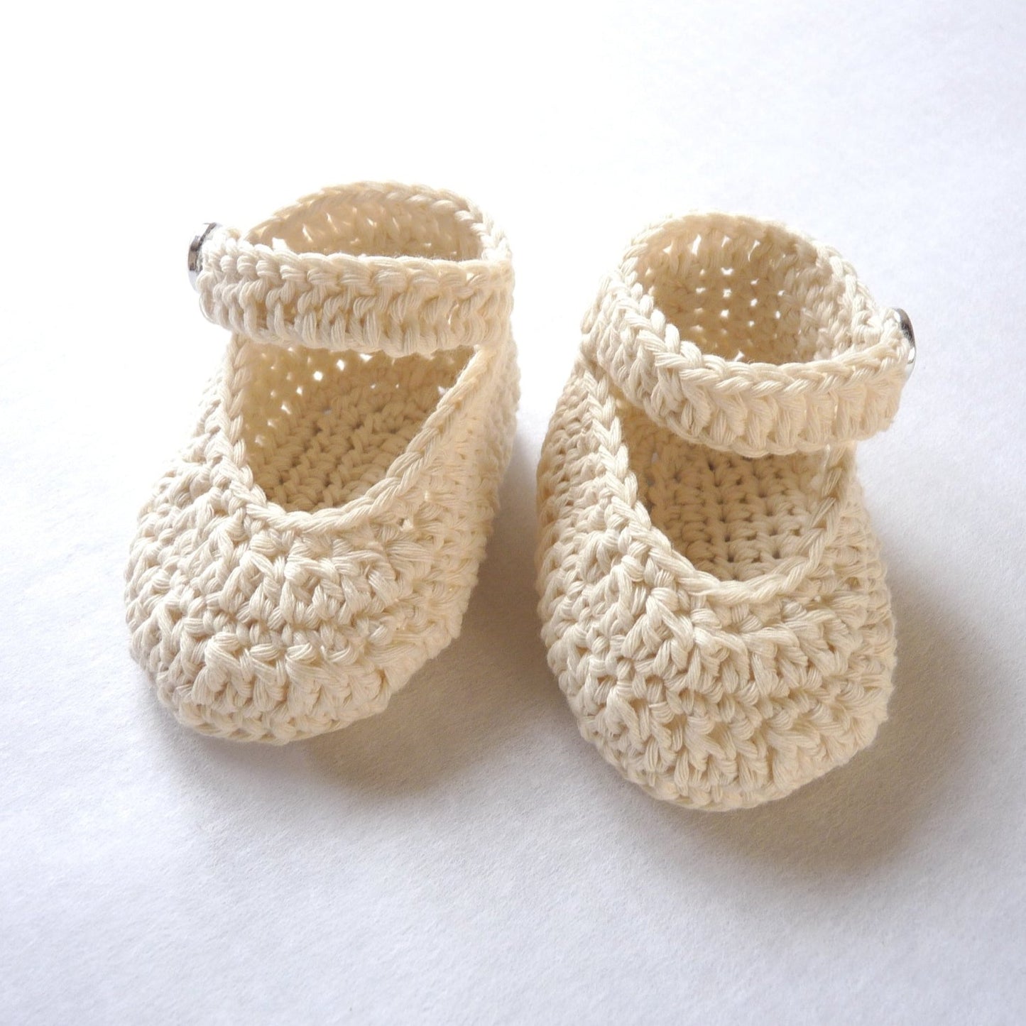 crochet unisex baby shoes, off-white