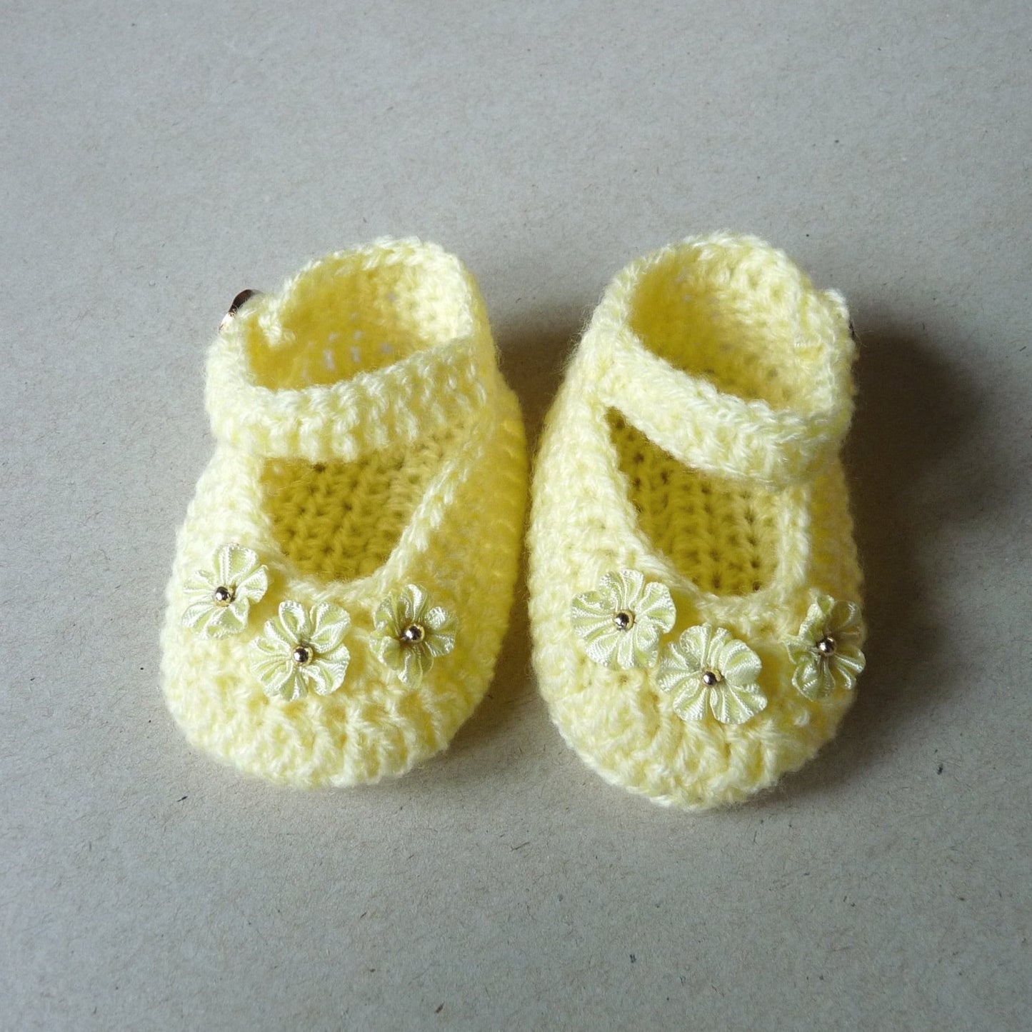 crochet baby shoes/ booties with satin ribbon flowers and straps for baby girls, light yellow