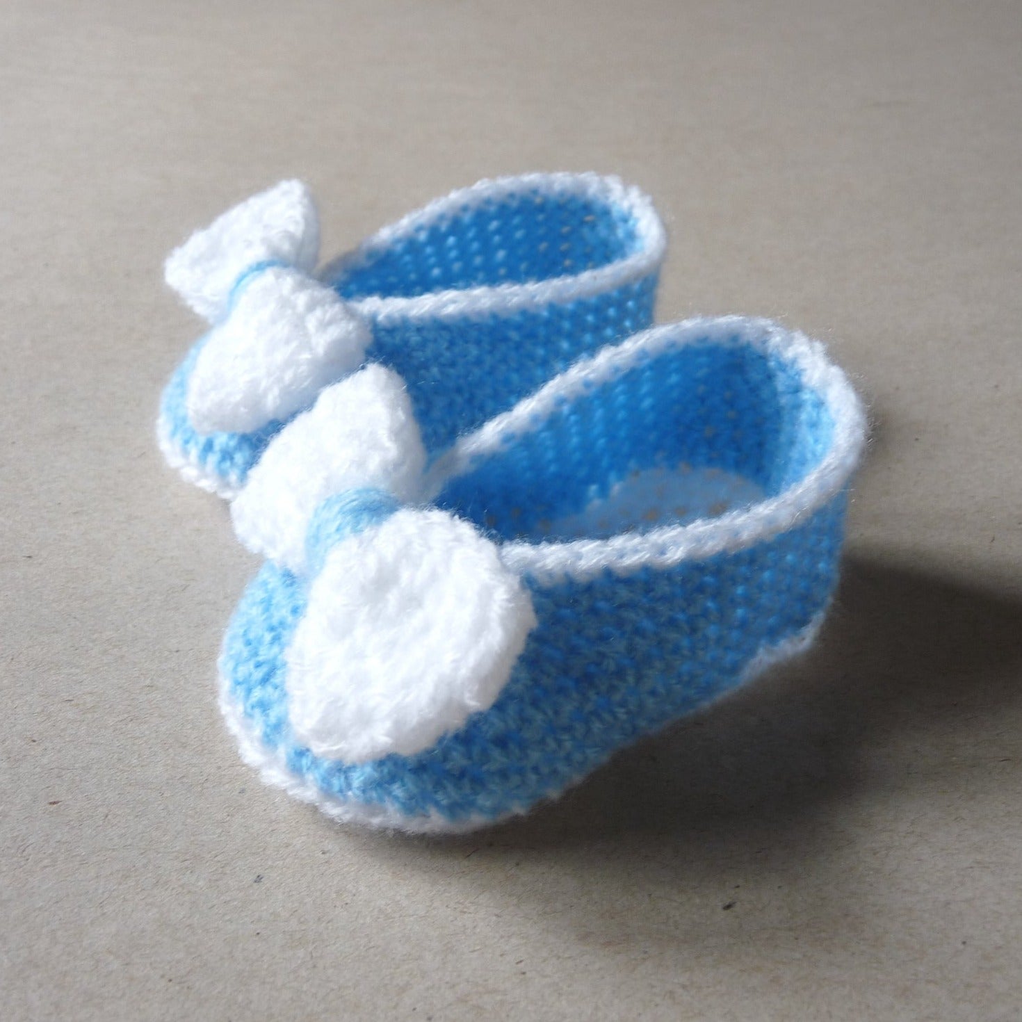 Light blue crochet baby shoes with bow