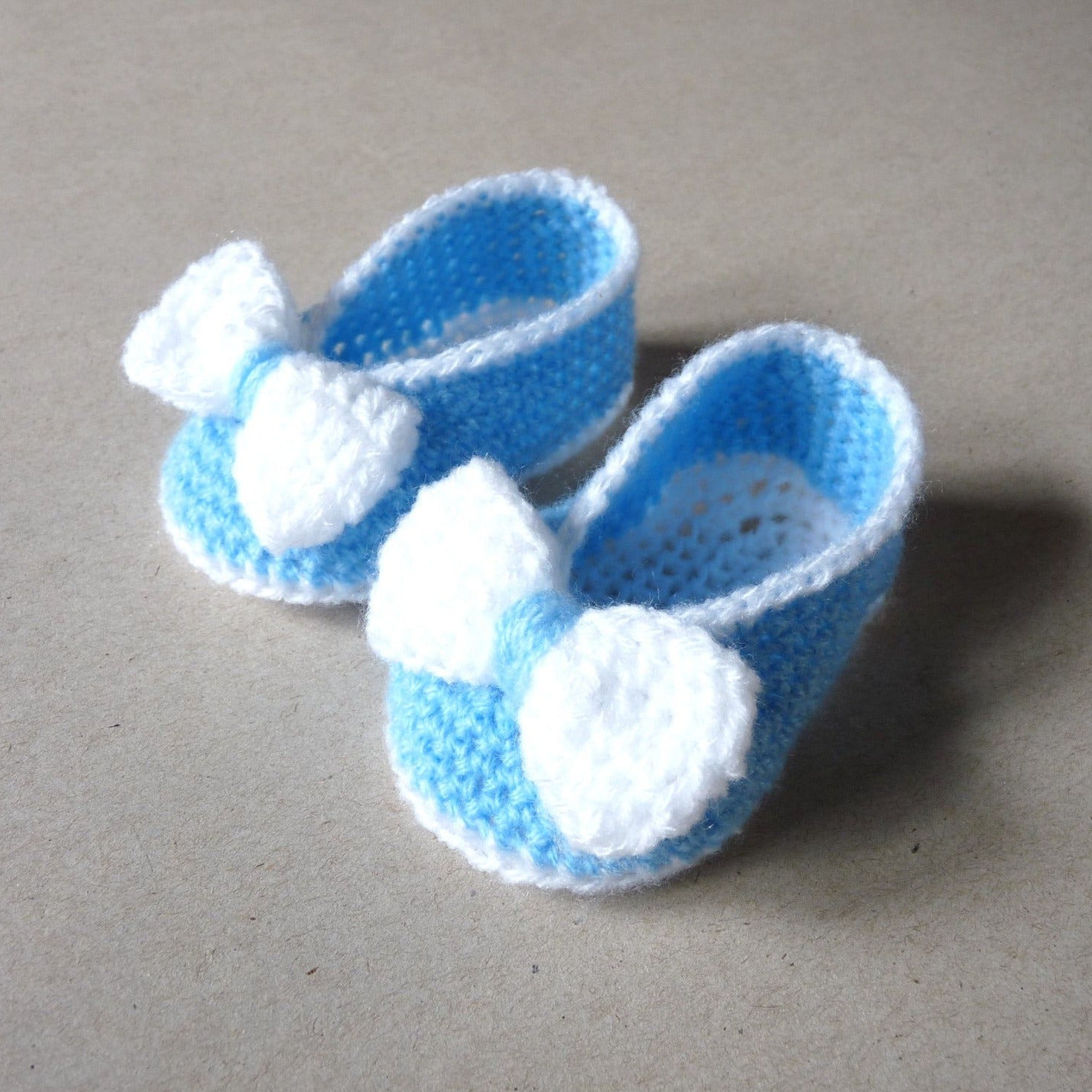 Light blue crochet baby shoes with bow