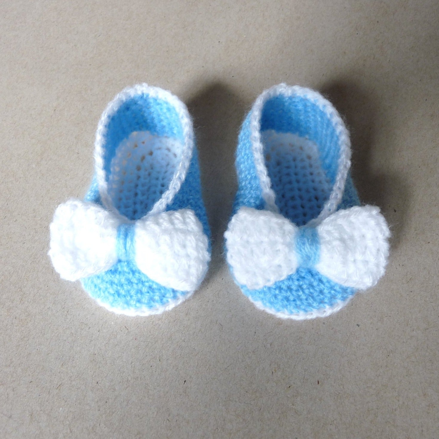 Light blue crochet baby shoes with bow