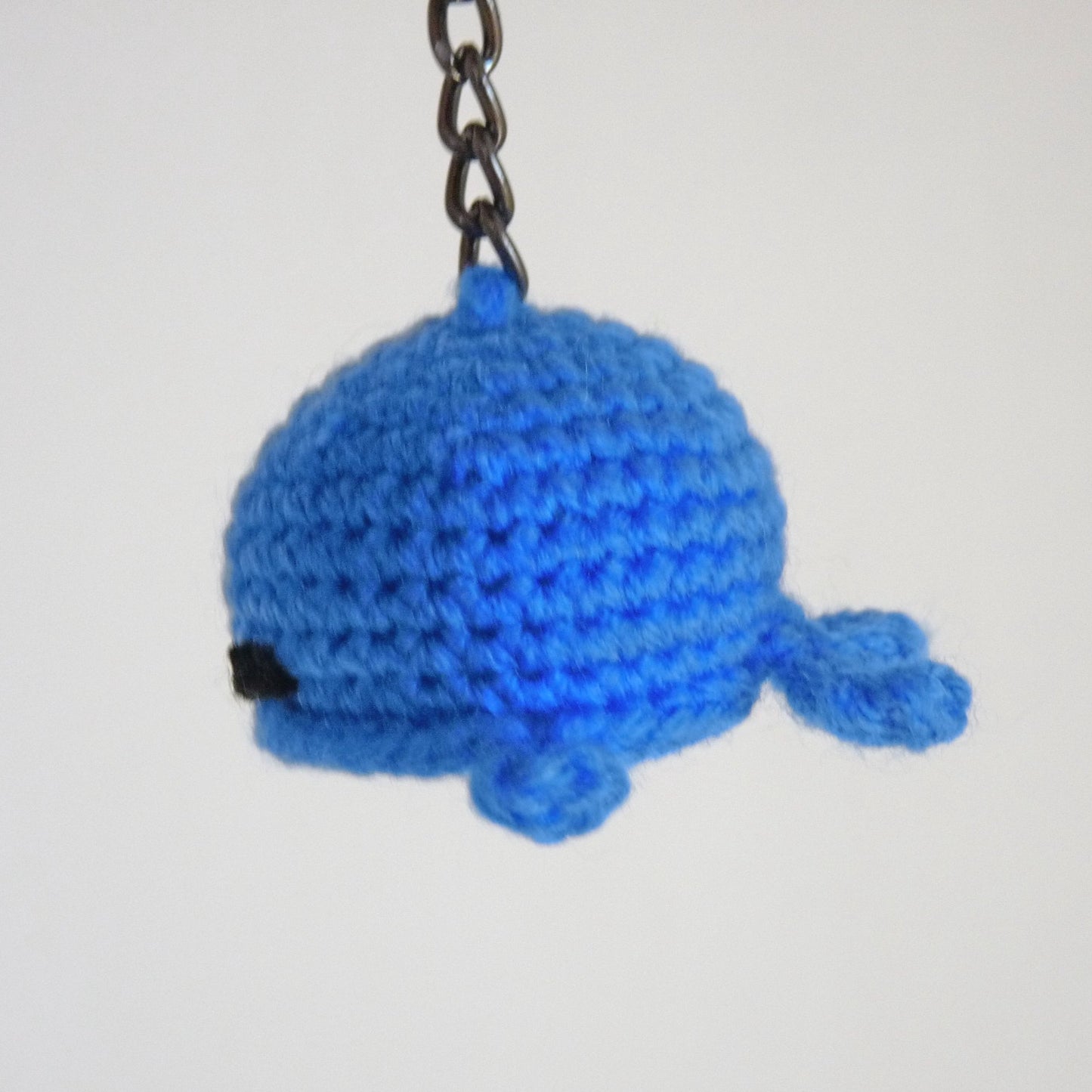 whale amigurumi crochet keychain