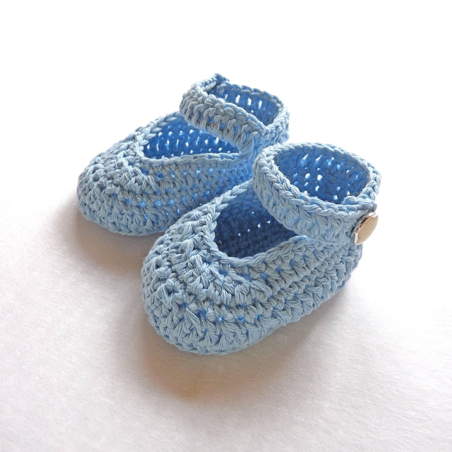 handmade crochet baby shoes, light blue for 0 to 6 months old babies