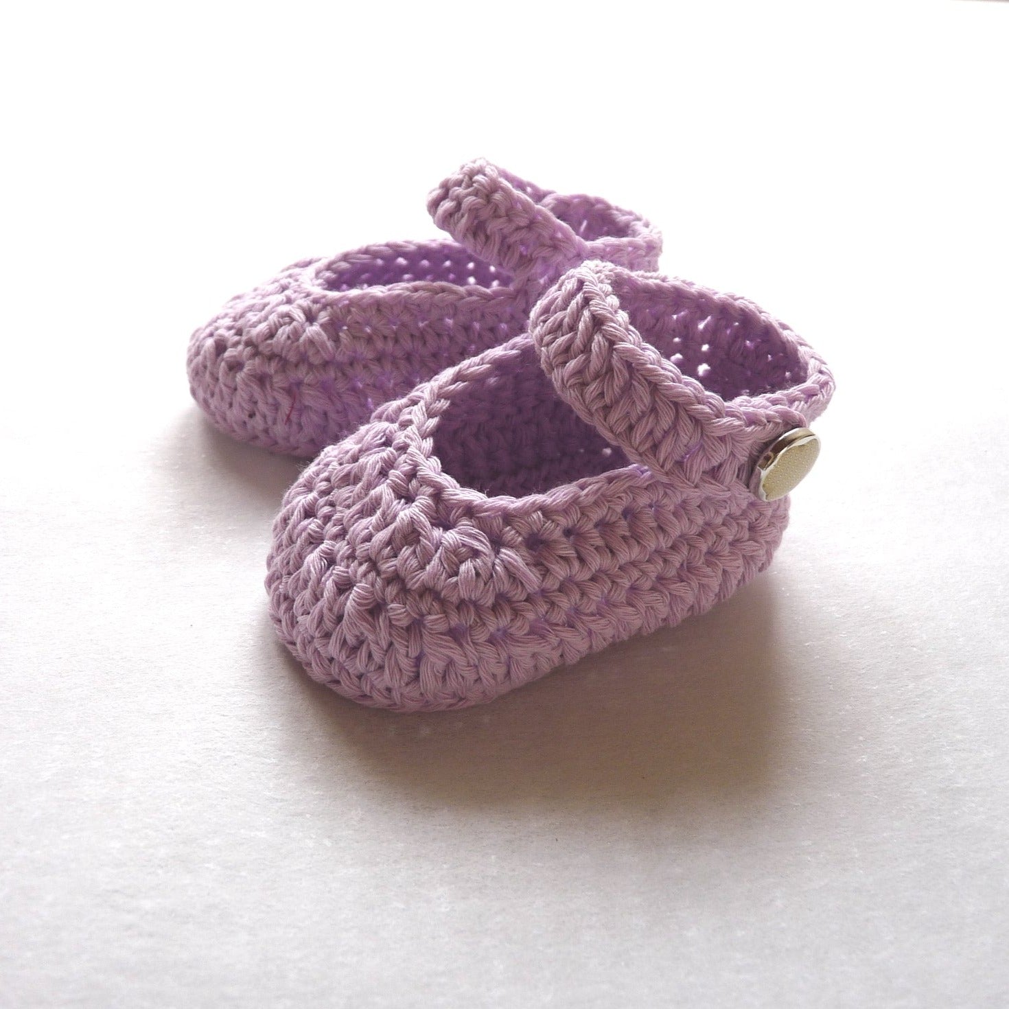 light purple crochet baby shoes for girls