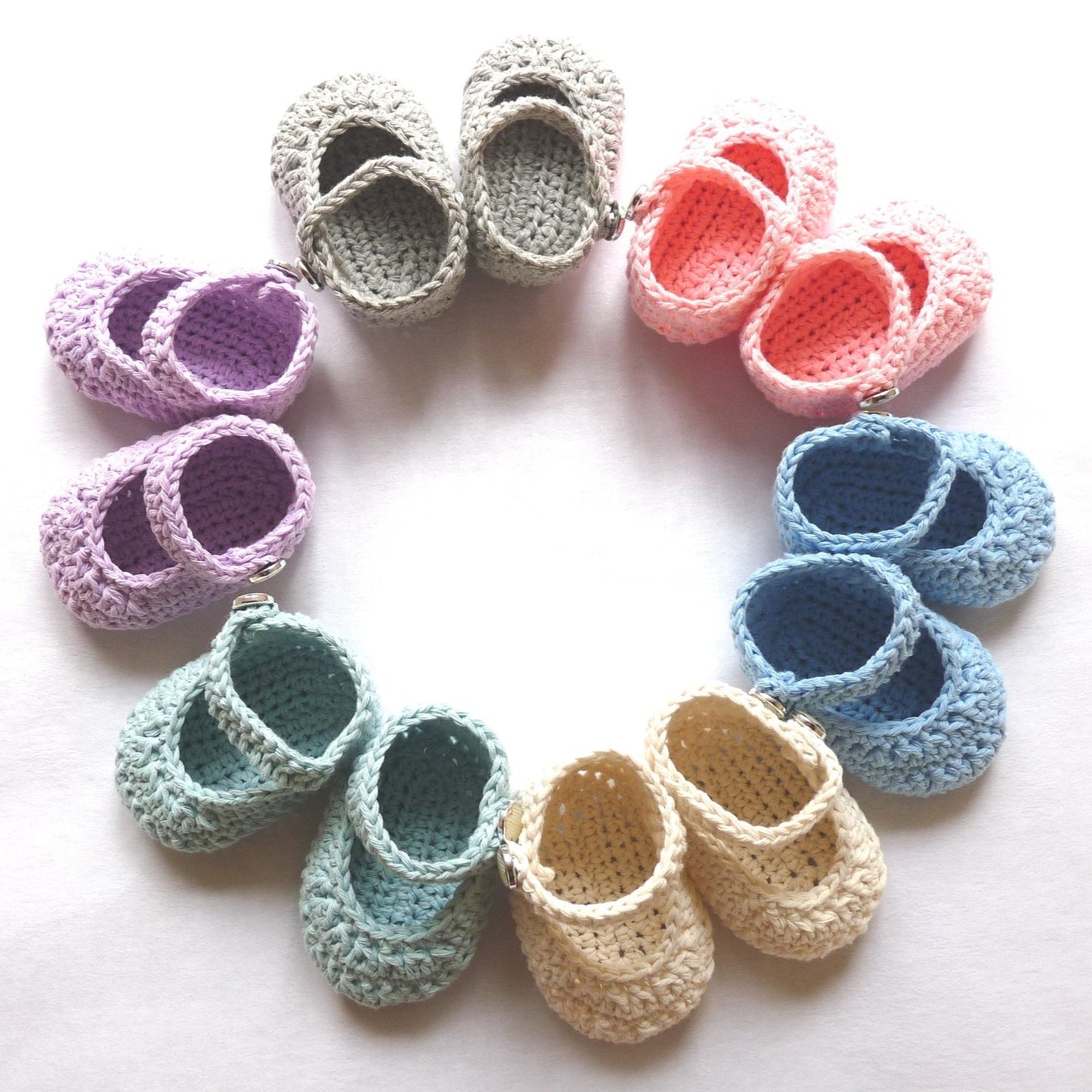 handmade crochet baby shoes for 0 to 6 months old babies, six colours available.