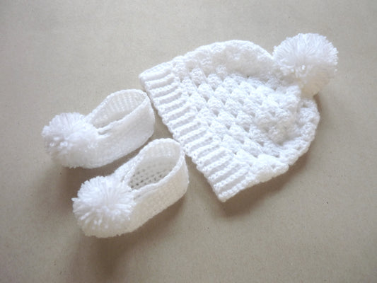 white crochet baby hat and shoes set 