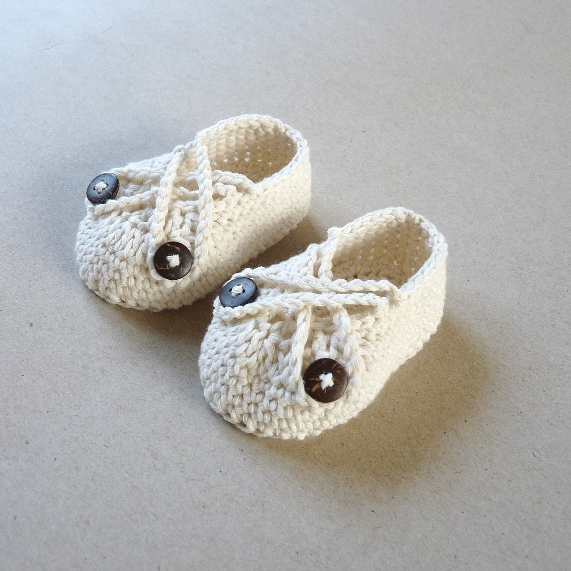 handmade crochet off white baby shoes