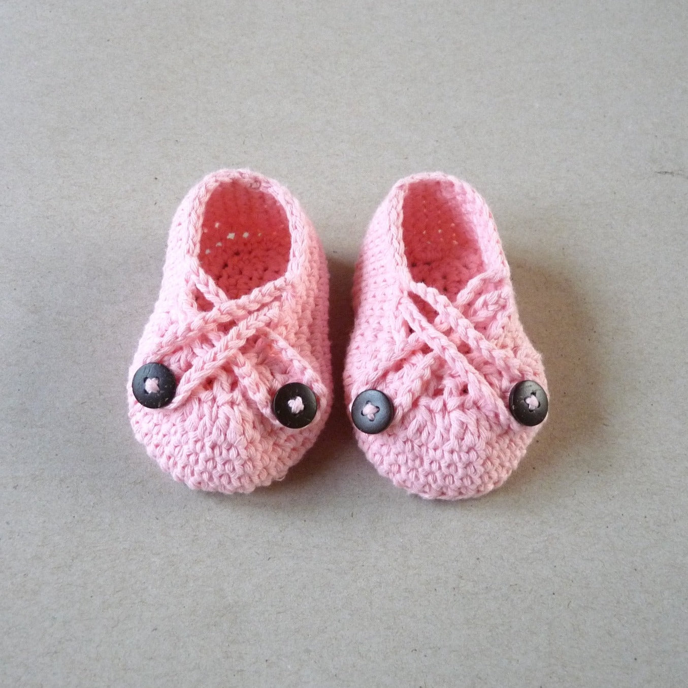 light pink crochet baby shoes