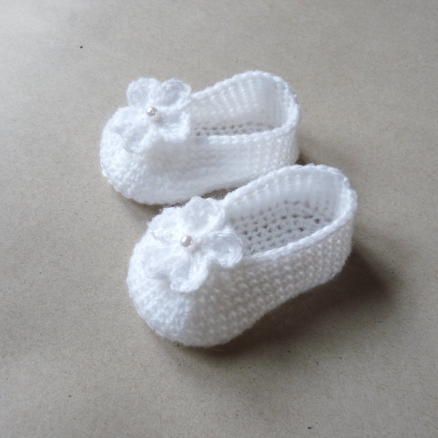 white crochet baby shoes with flowers for girls